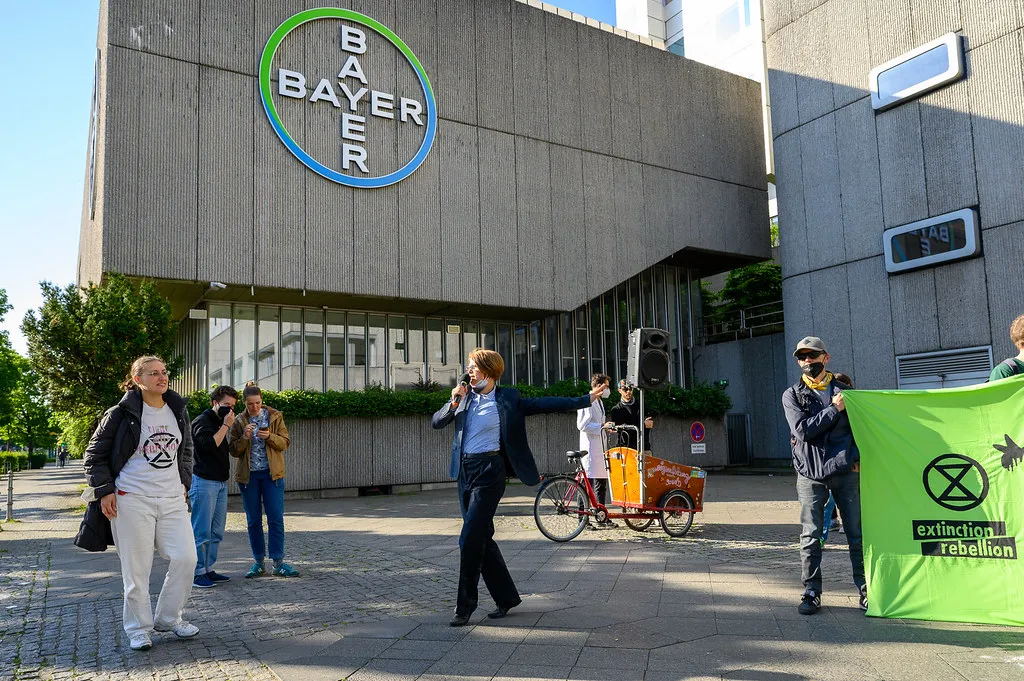 Немецкий Bayer постепенно уходит из России